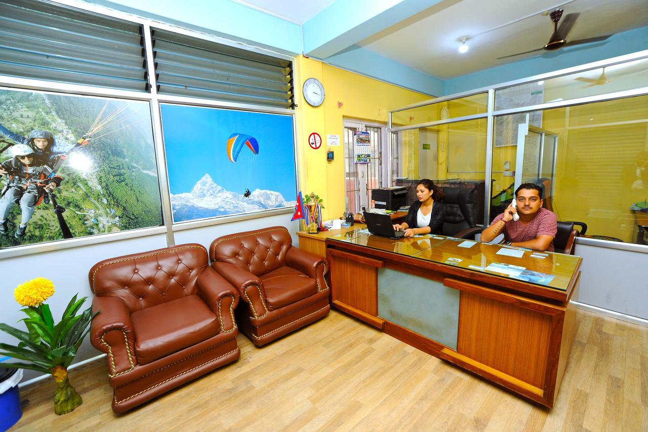 Hotel Queens Park Покхара Экстерьер фото
