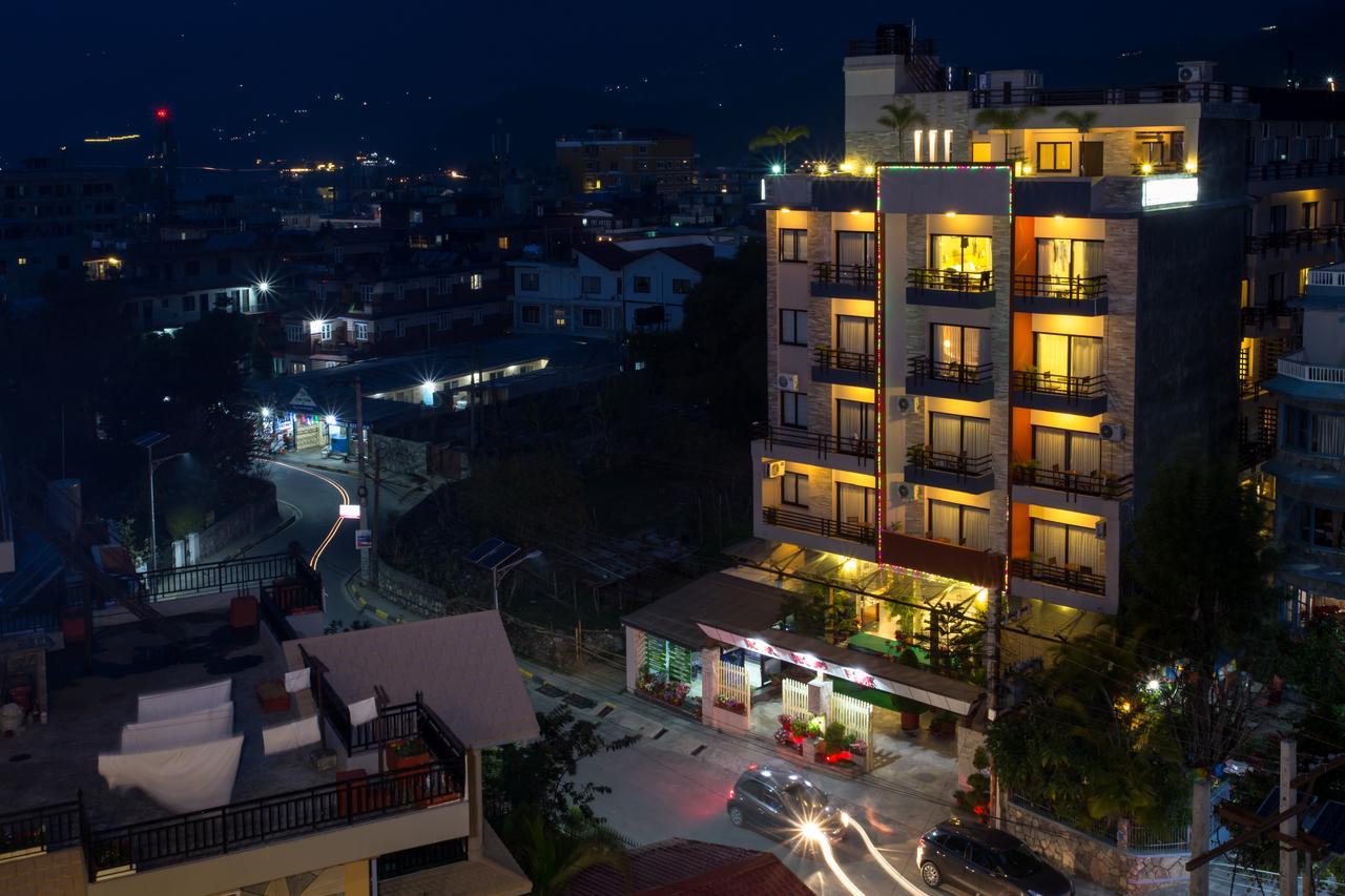 Hotel Queens Park Покхара Экстерьер фото