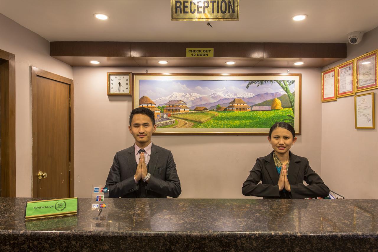 Hotel Queens Park Покхара Экстерьер фото