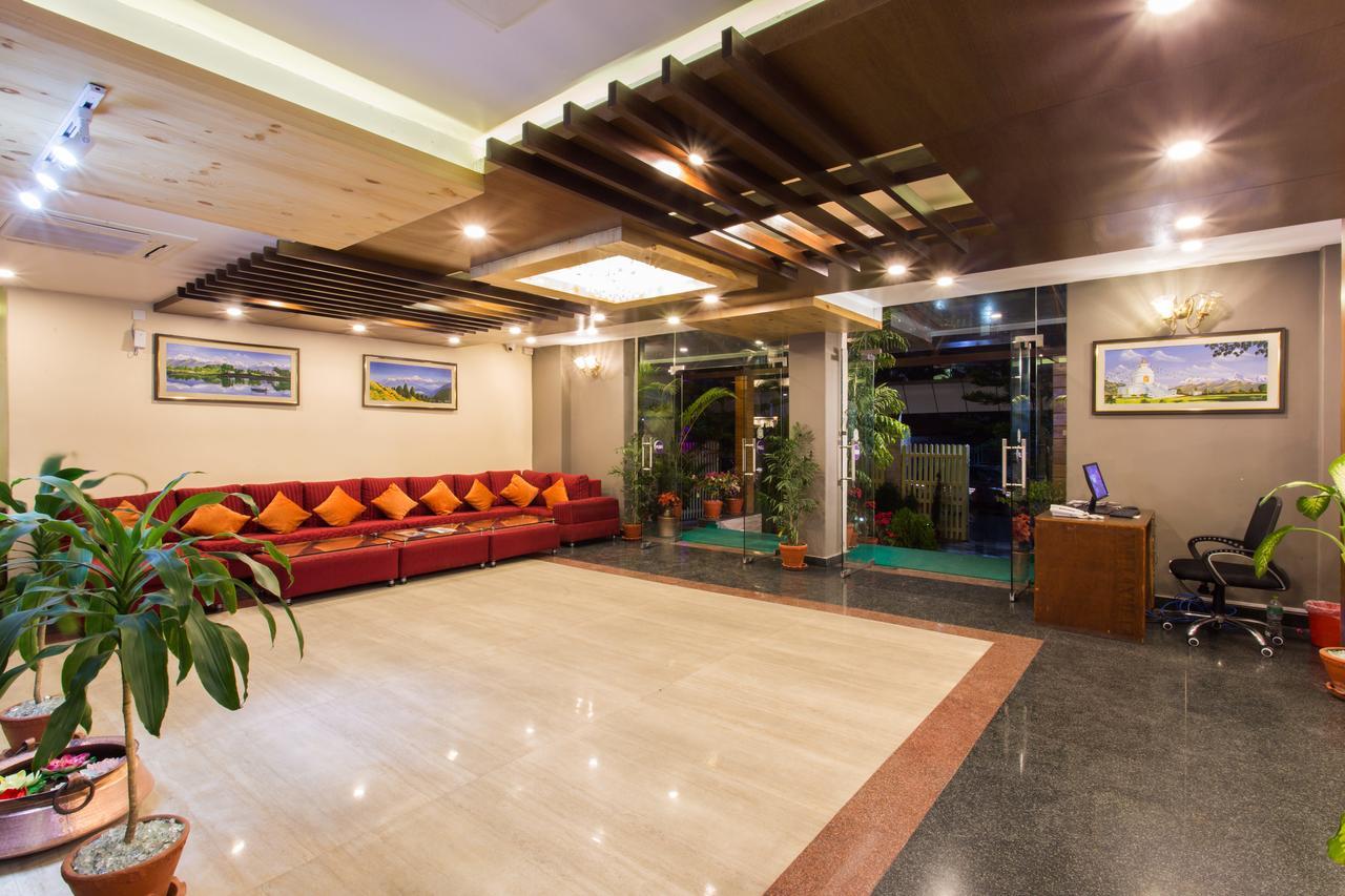 Hotel Queens Park Покхара Экстерьер фото