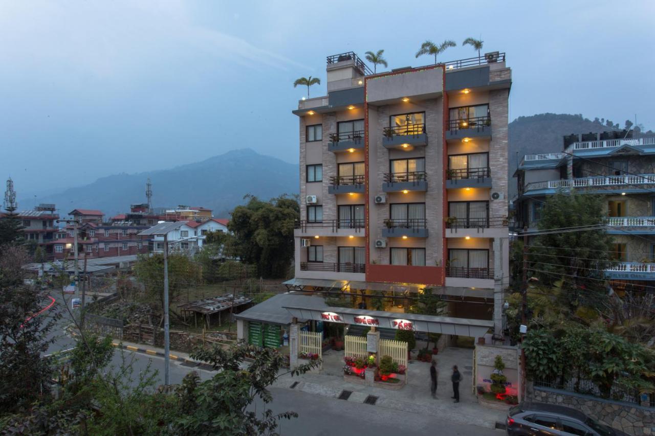 Hotel Queens Park Покхара Экстерьер фото