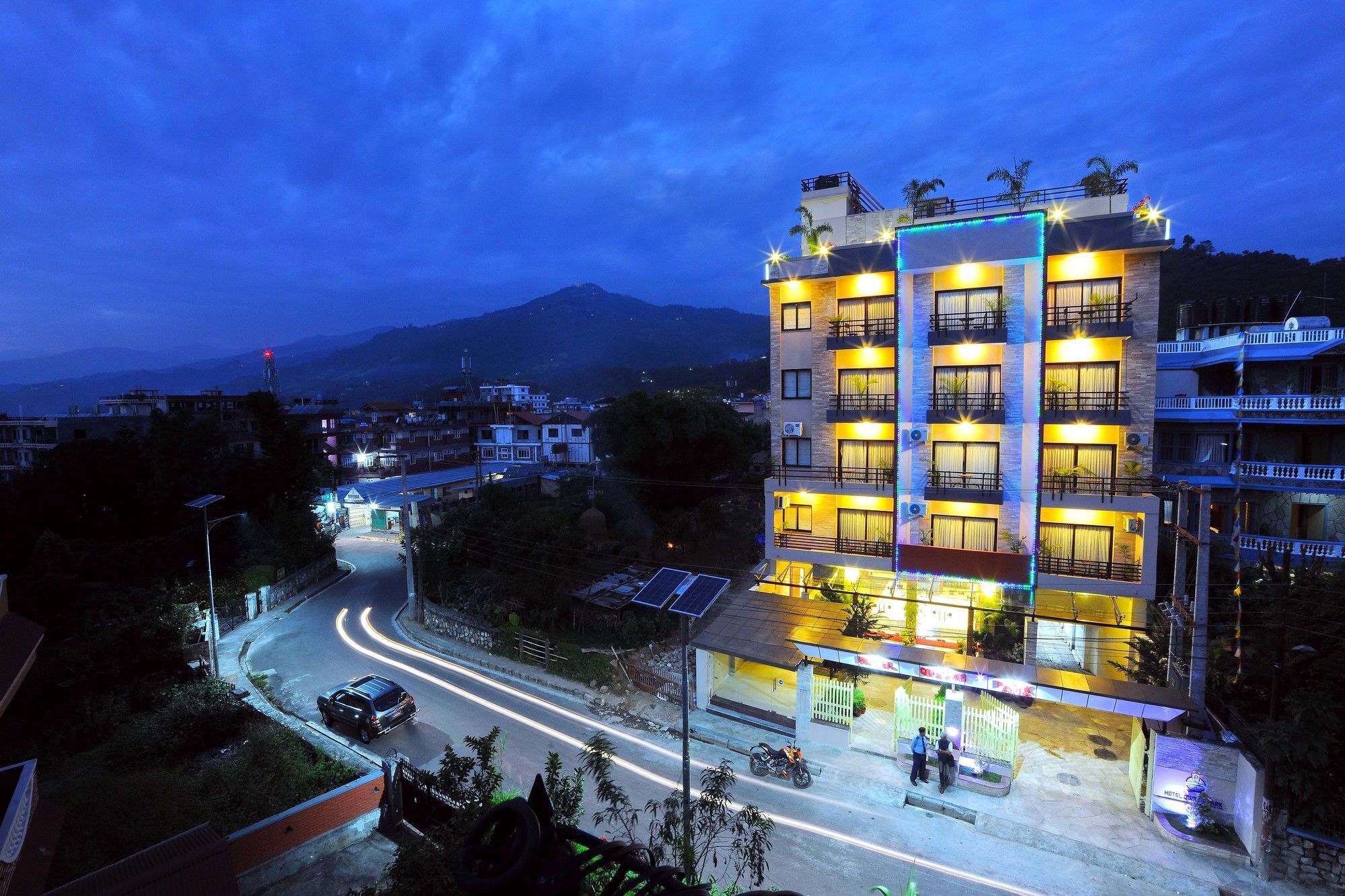 Hotel Queens Park Покхара Экстерьер фото