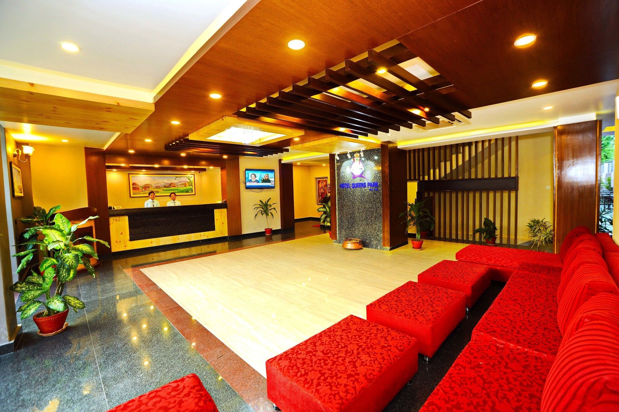 Hotel Queens Park Покхара Экстерьер фото